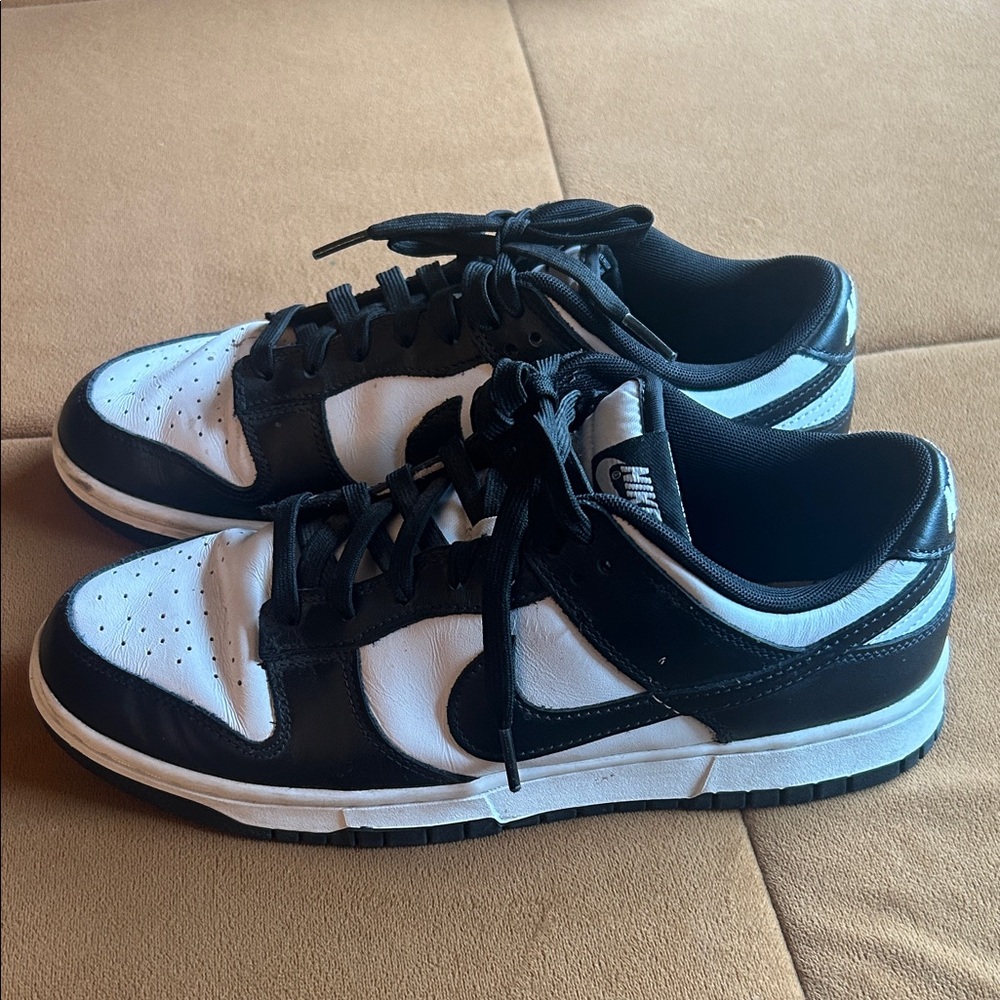 Nike Men's Black and White Sneakers